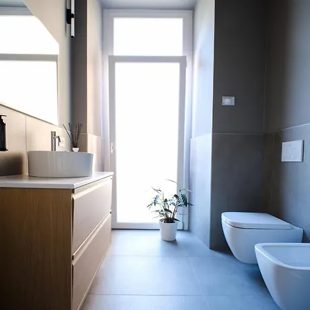The Tower Premium - Beams & Views - 3 Min Walk To Bernina Express & Station Apartment *
