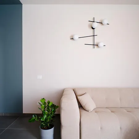 Apartment The Tower Premium - Beams & Views - 3 Min Walk To Bernina Express & Station