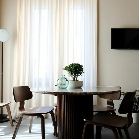 The Tower Premium - Beams & Views - 3 Min Walk To Bernina Express & Station Apartamento *