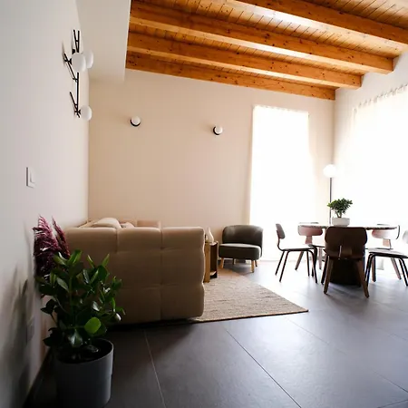 The Tower Premium - Beams & Views - 3 Min Walk To Bernina Express & Station Apartamento *