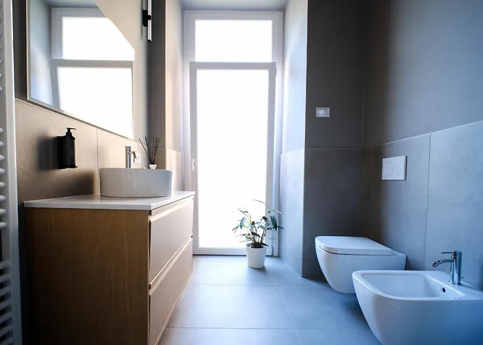 The Tower Premium - Beams & Views - 3 Min Walk To Bernina Express & Station Apartamento *