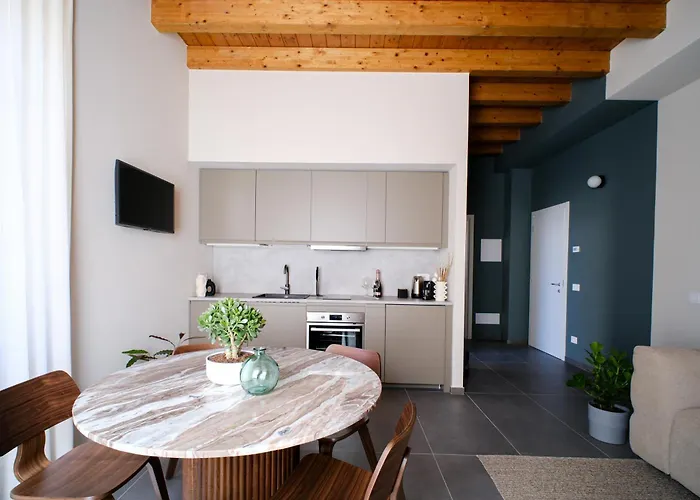 The Tower Premium - Beams & Views - 3 Min Walk To Bernina Express & Station Apartamento Tirano