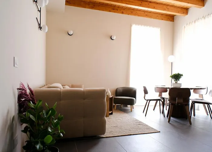 The Tower Premium - Beams & Views - 3 Min Walk To Bernina Express & Station Apartamento *